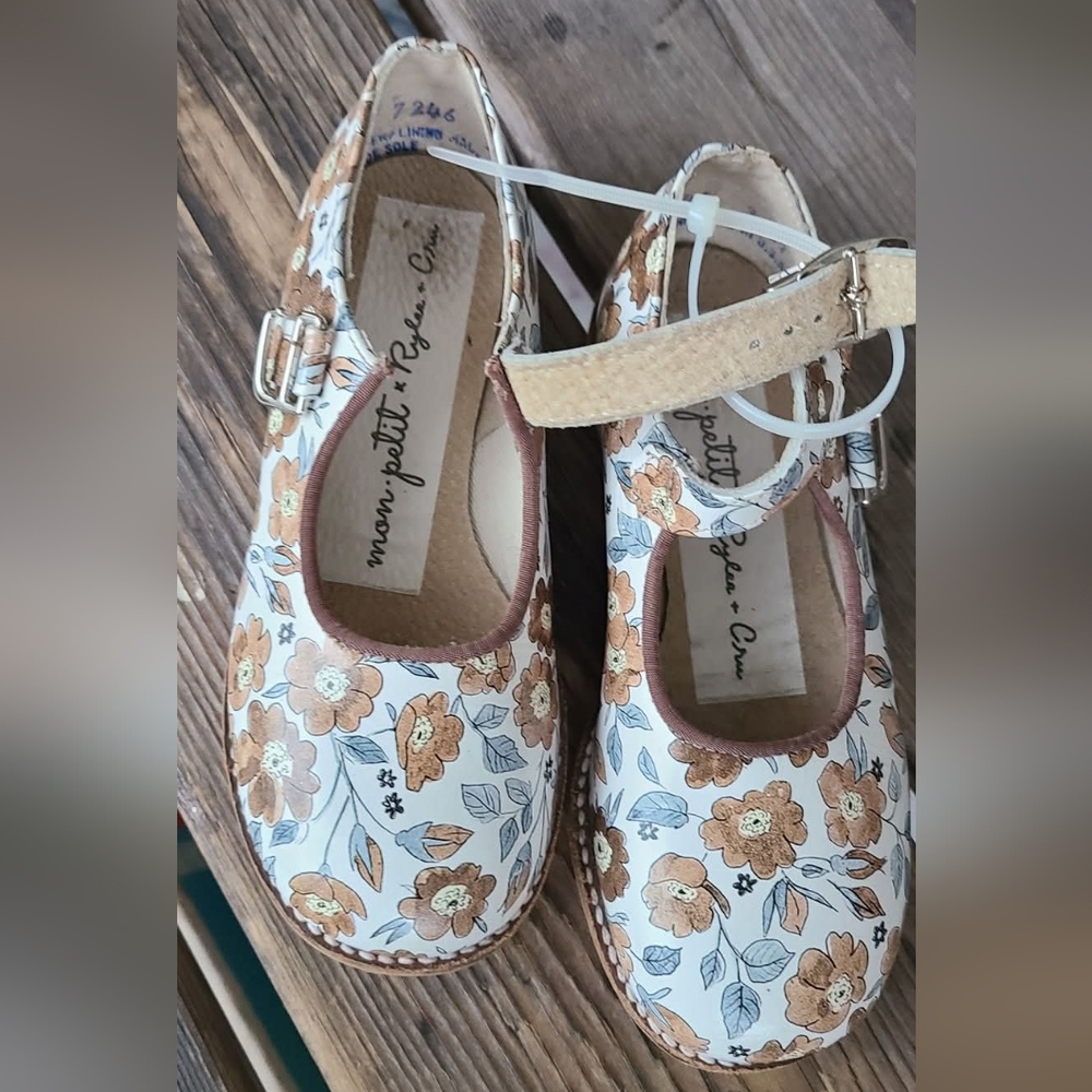 MON PETIT / RYLEE AND CRU SZ 9c VGUC CREAM FLORAL / BLOOM  Print Shoes - Picture 4 of 4